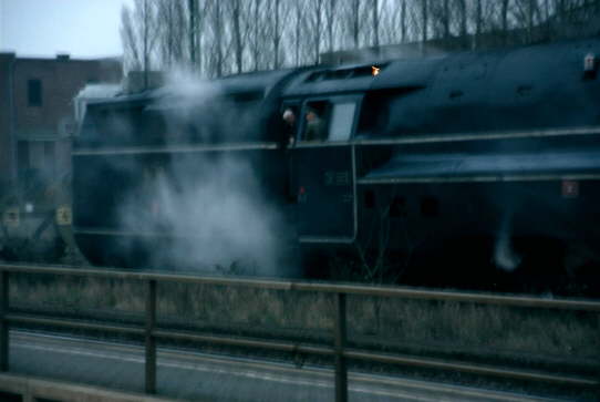 BR10 vor einem Sonderzug