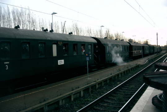 Nikolauszug 2005 warte in Dlken